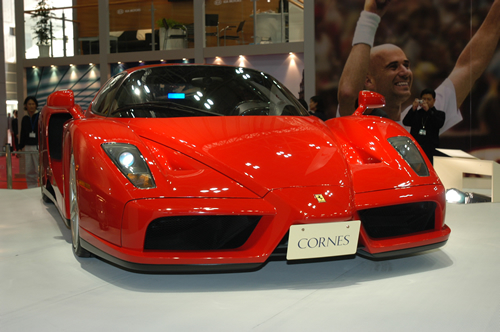 世界の最高級車 エンツォ フェラーリ １億２０００万円が事故で大破 富裕層御用達 オリンピック博物館 記念品 世界の逸品